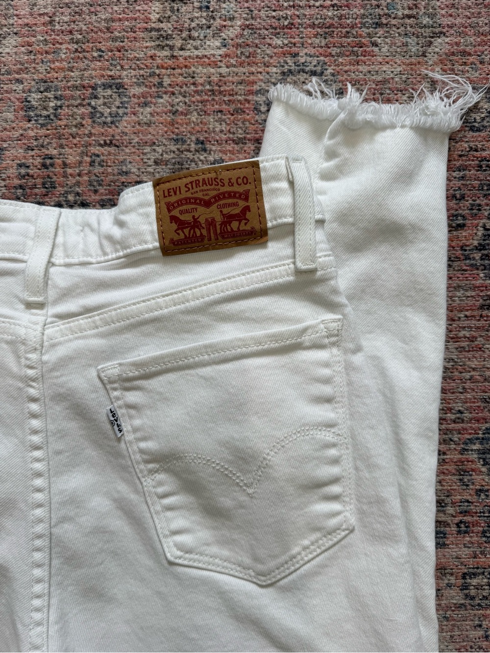 Levi's Women's White High-Rise Skinny Ankle Raw Hem Jeans